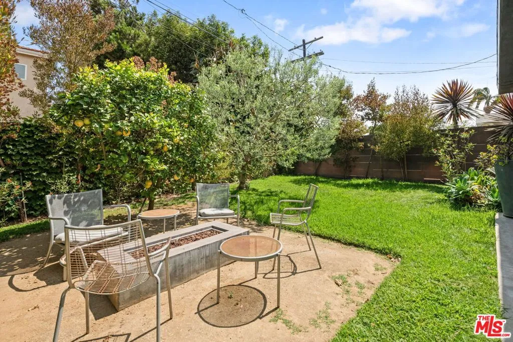 Los Angeles, California 90066, United States, 3 Bedrooms Bedrooms, ,2 BathroomsBathrooms,Residential,Active,202154