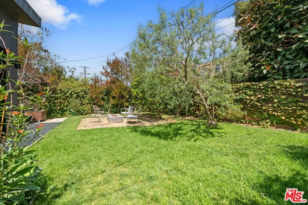 Los Angeles, California 90066, United States, 3 Bedrooms Bedrooms, ,2 BathroomsBathrooms,Residential,Active,202154