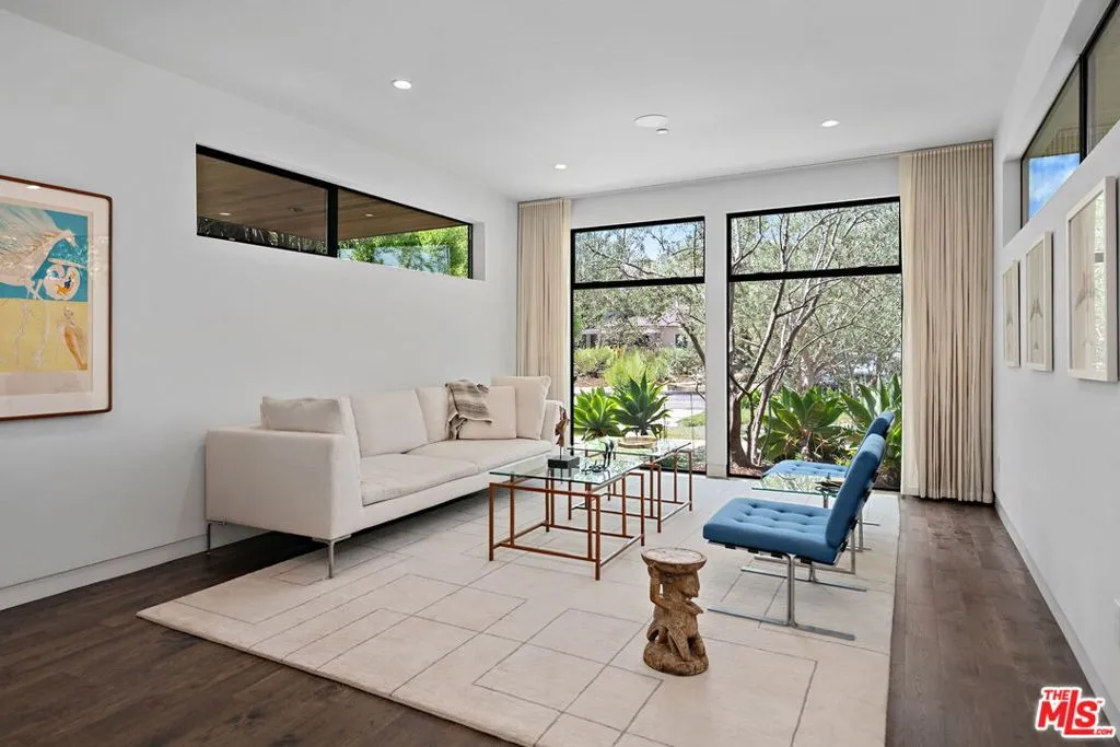 Los Angeles, California 90066, United States, 3 Bedrooms Bedrooms, ,2 BathroomsBathrooms,Residential,Active,202154