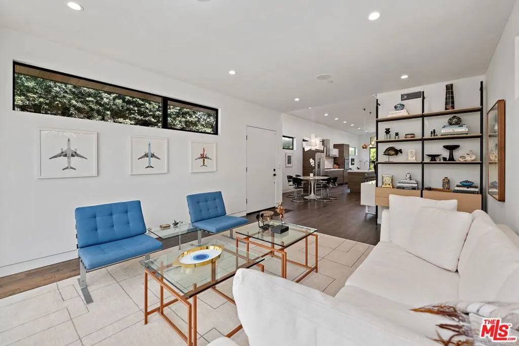 Los Angeles, California 90066, United States, 3 Bedrooms Bedrooms, ,2 BathroomsBathrooms,Residential,Active,202154