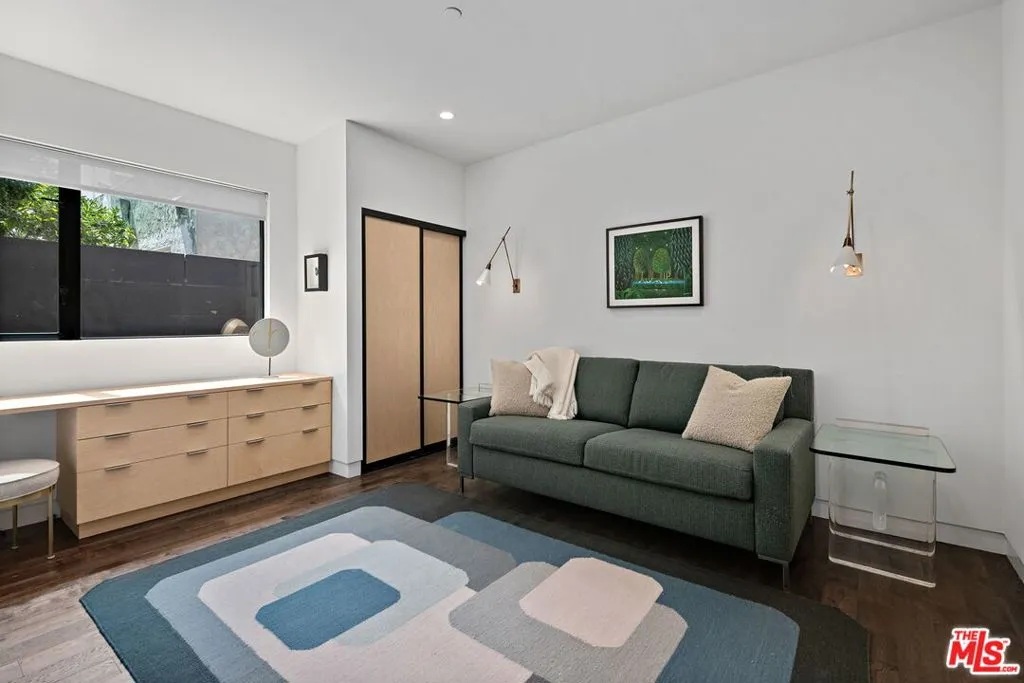 Los Angeles, California 90066, United States, 3 Bedrooms Bedrooms, ,2 BathroomsBathrooms,Residential,Active,202154