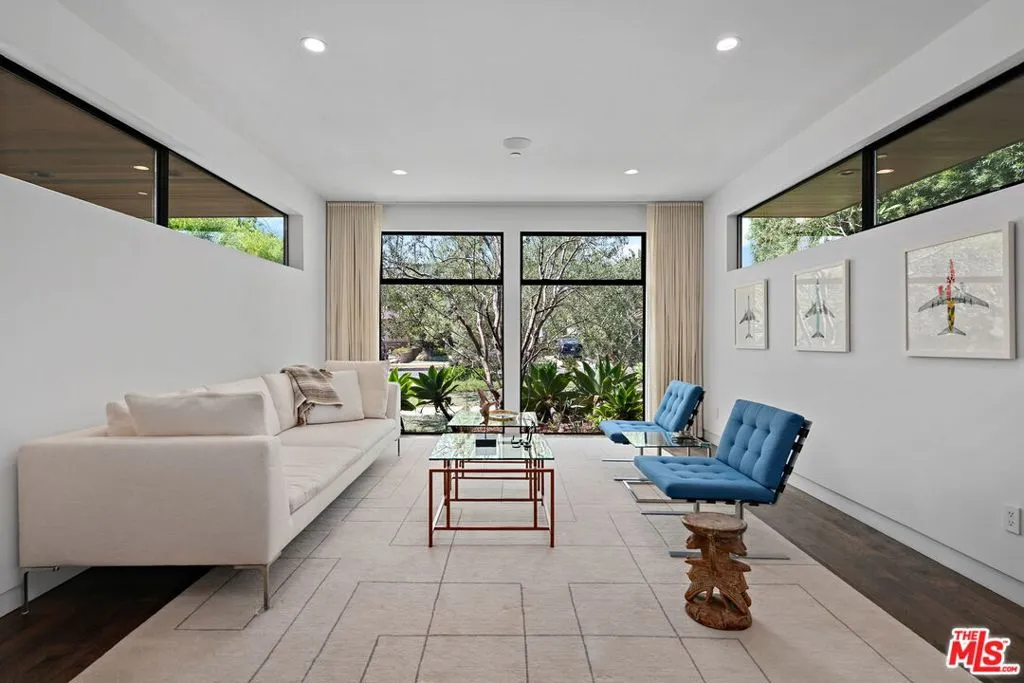 Los Angeles, California 90066, United States, 3 Bedrooms Bedrooms, ,2 BathroomsBathrooms,Residential,Active,202154