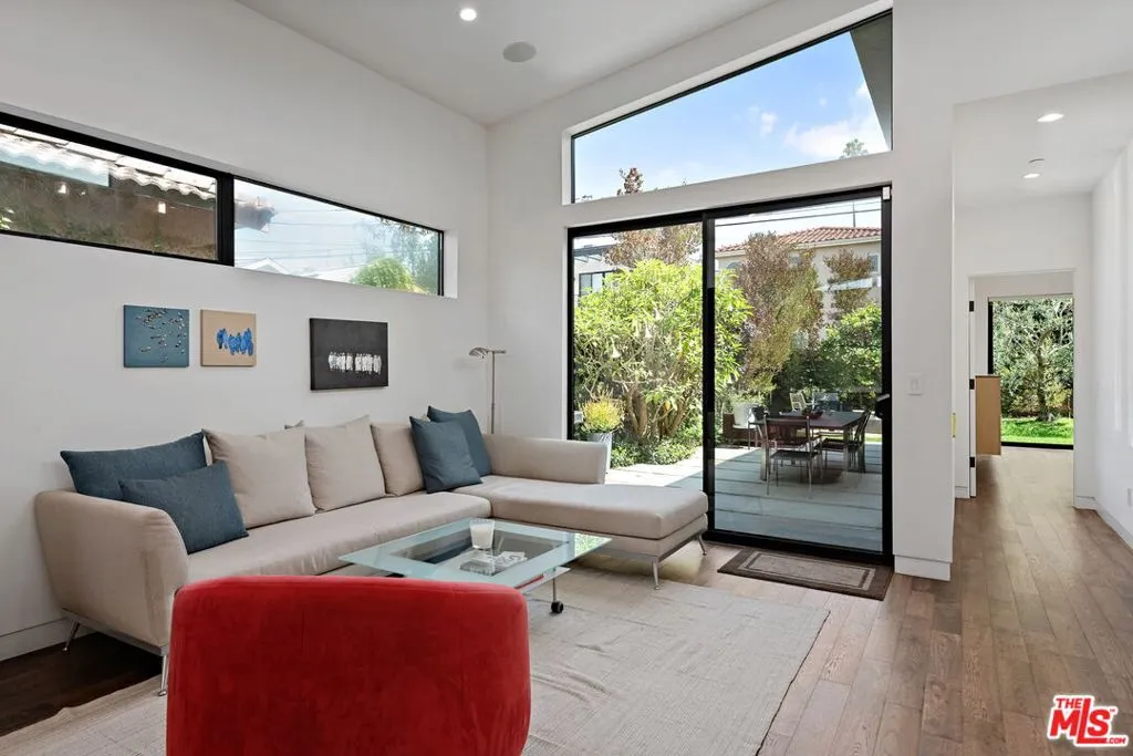 Los Angeles, California 90066, United States, 3 Bedrooms Bedrooms, ,2 BathroomsBathrooms,Residential,Active,202154