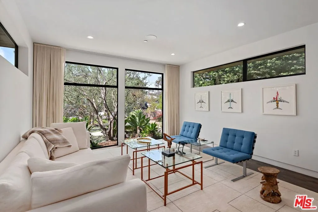 Los Angeles, California 90066, United States, 3 Bedrooms Bedrooms, ,2 BathroomsBathrooms,Residential,Active,202154