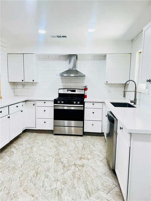 Tiny photo for 601 Bent Ranch Ave, Earlimart, CA 93219 (MLS # CV26225861)