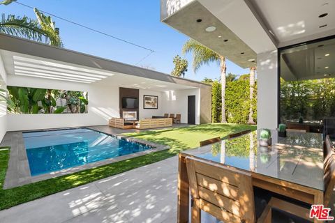 Photo of 853 N Kilkea Drive, Los Angeles, CA 90046 (MLS # 26673961)