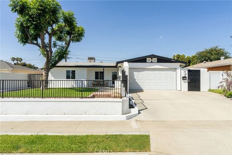 Photo of 2457 W Glenoaks Ave, Anaheim, CA 92801 (MLS # PF26083917)