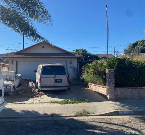 Photo of 627 Center Lane, Santa Paula, CA 93060 (MLS # MB25168857) Photo of 627 Center Lane, Santa Paula, CA 93060 (MLS # MB25168857)