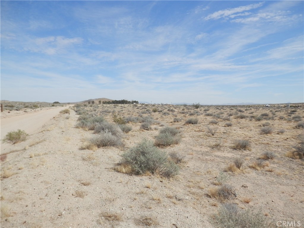 Explore this expansive 20.61-acre parcel located just south of Holstead Rd. in Hinkley, San Bernardino County. Large, flat, and rectangular, this rare acreage offers excellent potential for recreational use, investment, or future development. The property sits near overhead power lines along Hinkley Rd., providing added utility access.
Enjoy proximity to incredible outdoor destinations, including the Black Mountain Wilderness, a stunning 20,550-acre landscape of volcanic rock formations, and the Stoddard Valley OHV Recreation Area, approximately 15 miles to the south, featuring 53,000 acres of open riding terrain for ATVs, UTVs, and 4x4 vehicles.
APN: 0495-112-17-0000 ;
County: San Bernardino ;
Zoning: RC ;
Lot Size: 20.61 Acres ;
GPS (NE Corner): 34.991515, -117.197955 ;
