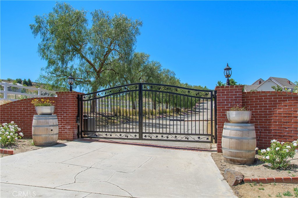 36475 AVENIDA LA CRESTA
