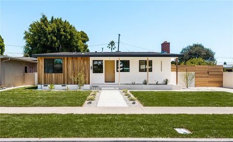 Photo of 2680 Chatwin Ave, Long Beach, CA 90815 (MLS # PW25237114)