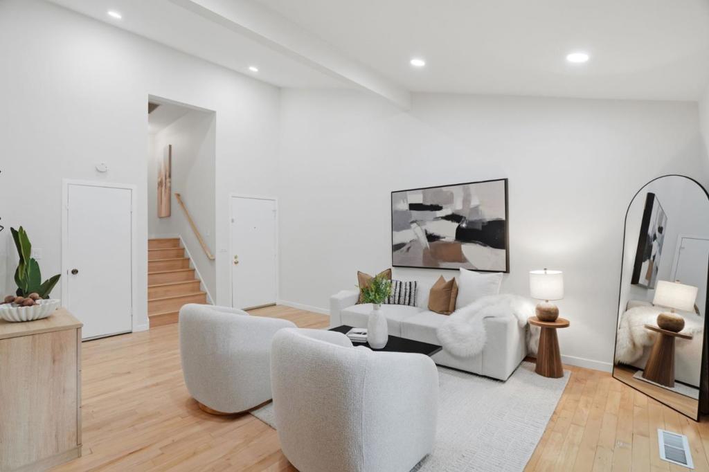 10977 Northseal Square