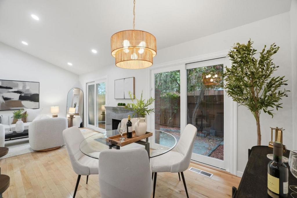 10977 Northseal Square