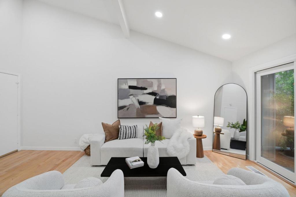 10977 Northseal Square