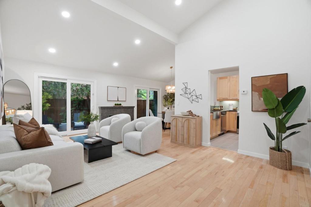 10977 Northseal Square