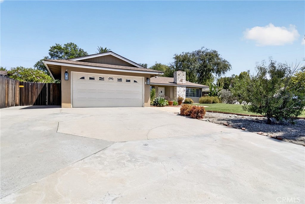 579 Aurora DR