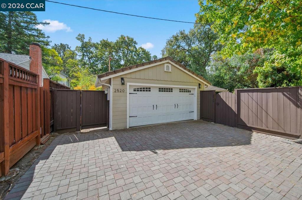 2520 San Miguel Dr