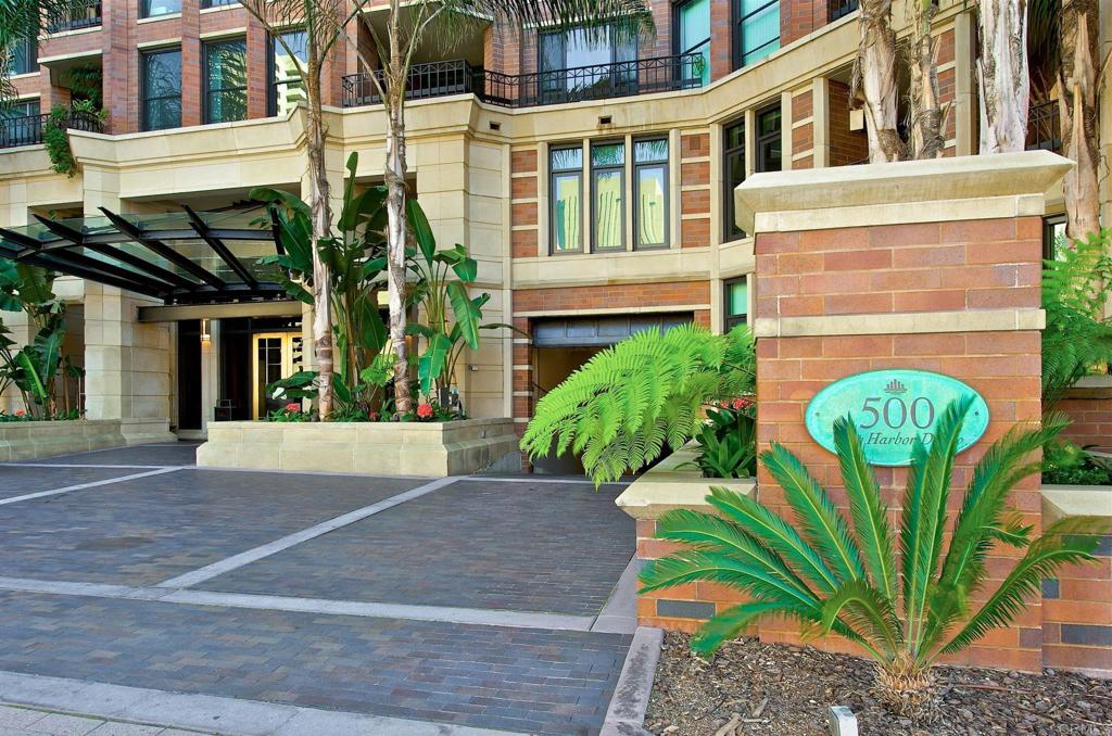 500 W Harbor Drive