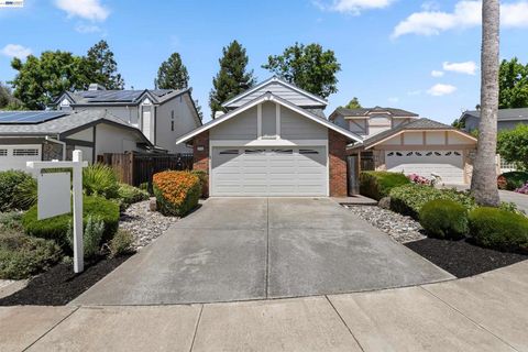 Photo of 6159 Corte Padre, Pleasanton, CA 94566 (MLS # 41134171)