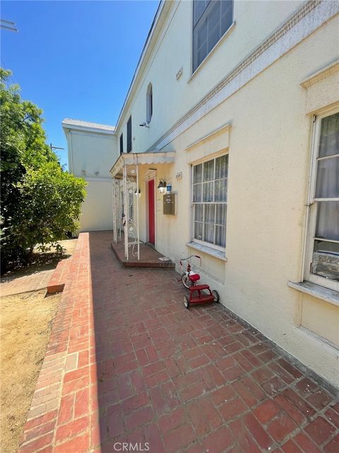 Photo of 2018 W 39th Street, Los Angeles, CA 90008 (MLS # AR24152385)