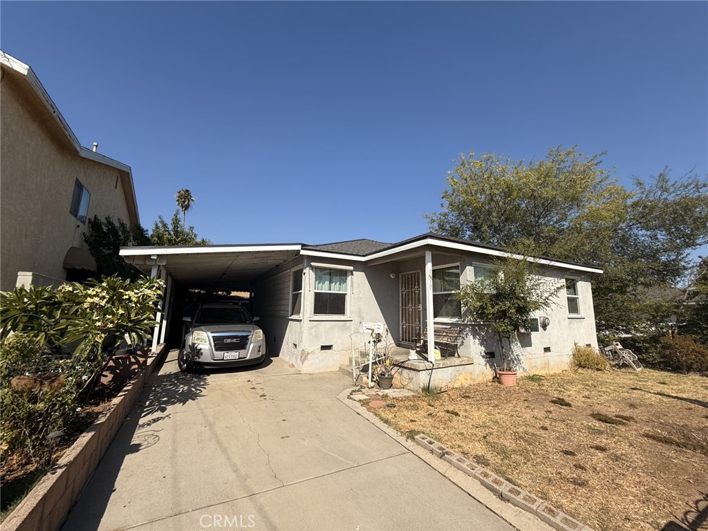 Main image without alt text