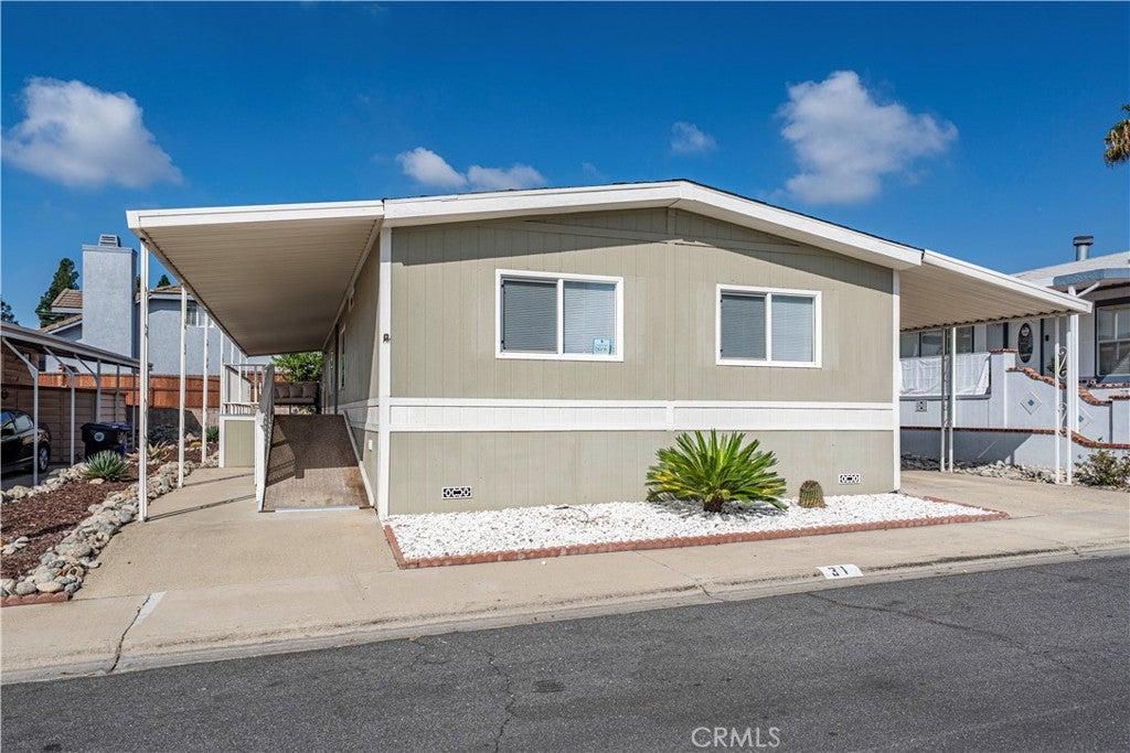 929 E Foothill Boulevard 31