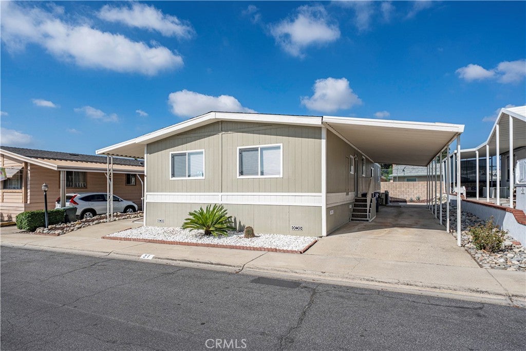 929 E Foothill Boulevard 31