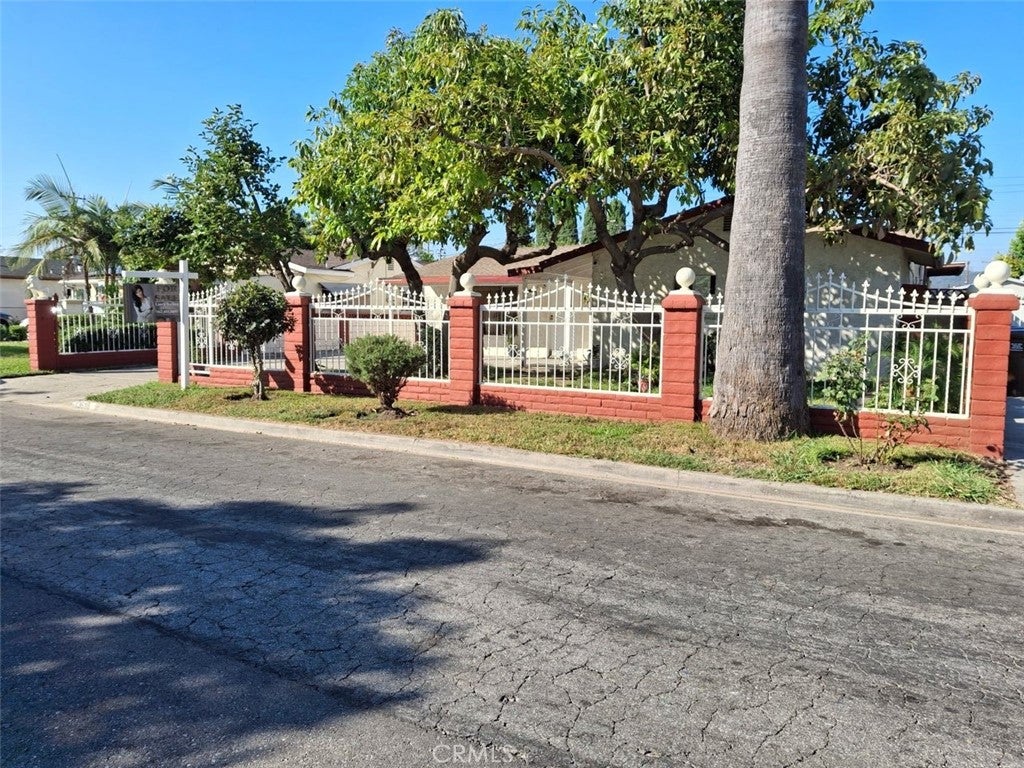 13618 Las Vecinas Dr