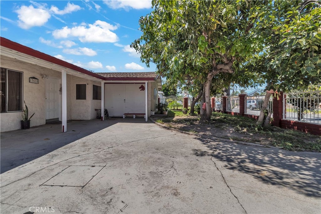 13618 Las Vecinas Dr