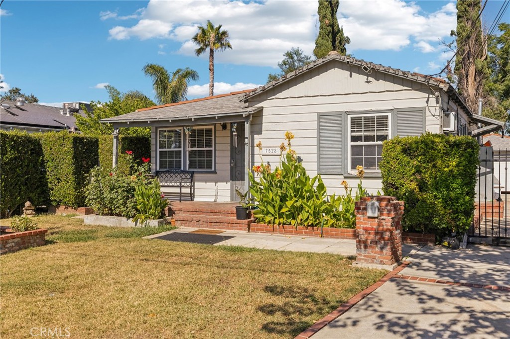 7528 Amigo Avenue