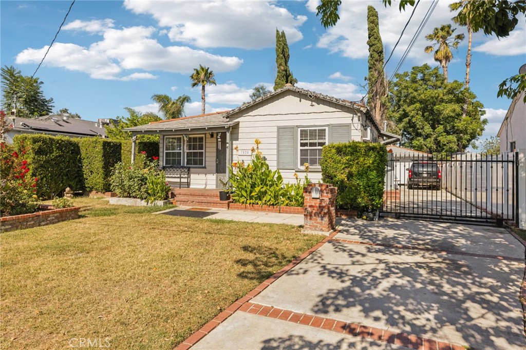 7528 Amigo Avenue