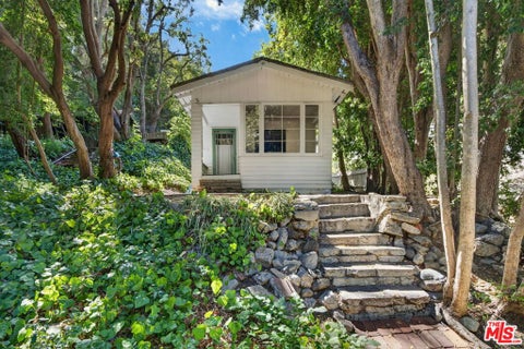 Photo of 1723 N Beverly Glen Boulevard, Los Angeles, CA 90077 (MLS # 26909503)