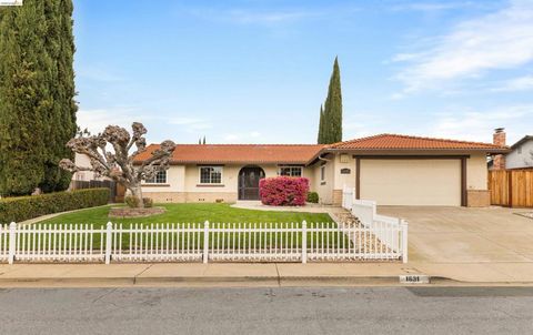 Photo of 1631 1631 Limewood Pl Pl, Pittsburg, CA 94565 (MLS # 41124393)