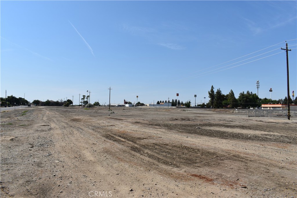 Industrial Development Opportunity! Position your next business or investment project for success with this strategically located 0.55-acre vacant industrial parcel in Chowchilla. Situated with convenient access and within city limits, this flat, buildable lot is zoned I'' (Industrial) allowing for a variety of commercial and industrial uses.