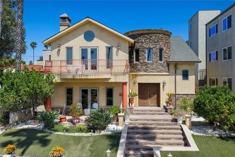 Photo of 116 Termino Ave, Long Beach, CA 90803 (MLS # SB25254707)