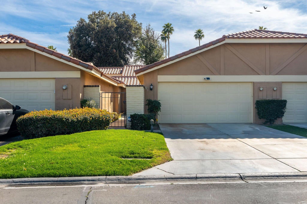 445 N Sierra Madre