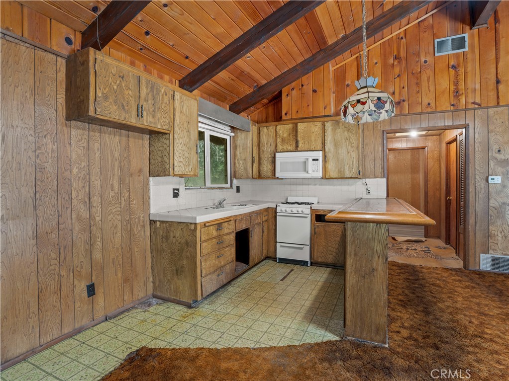 1155 Chateau