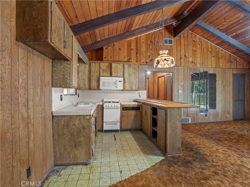 1155 Chateau