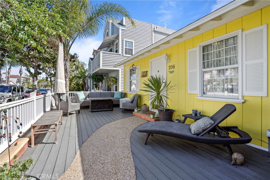 206 Glendora Avenue