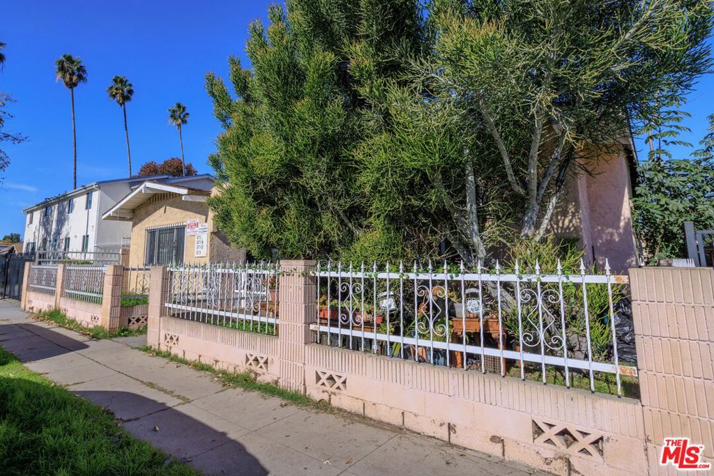 871 E 49th Street