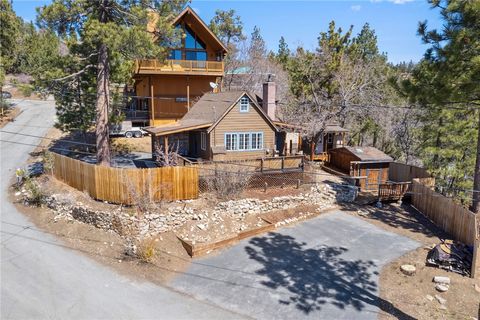 Photo of 1137 Ridge Rd Rd, Fawnskin, CA 92333 (MLS # SW25217708)