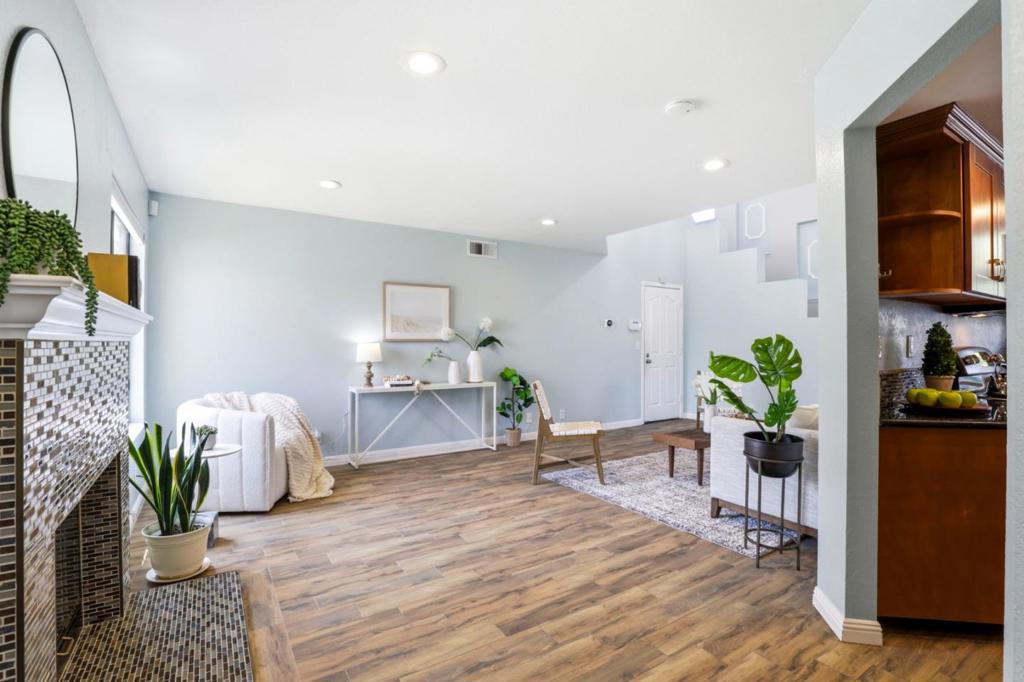 5560 Sunspring Circle