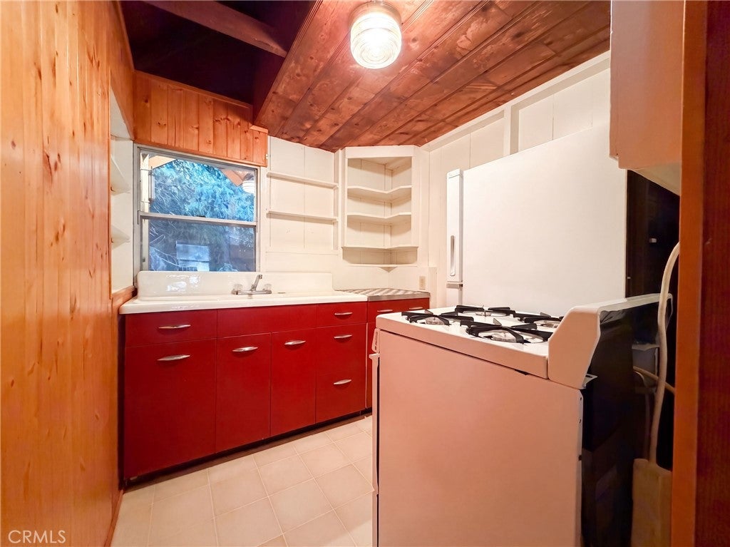 23679 Hillside