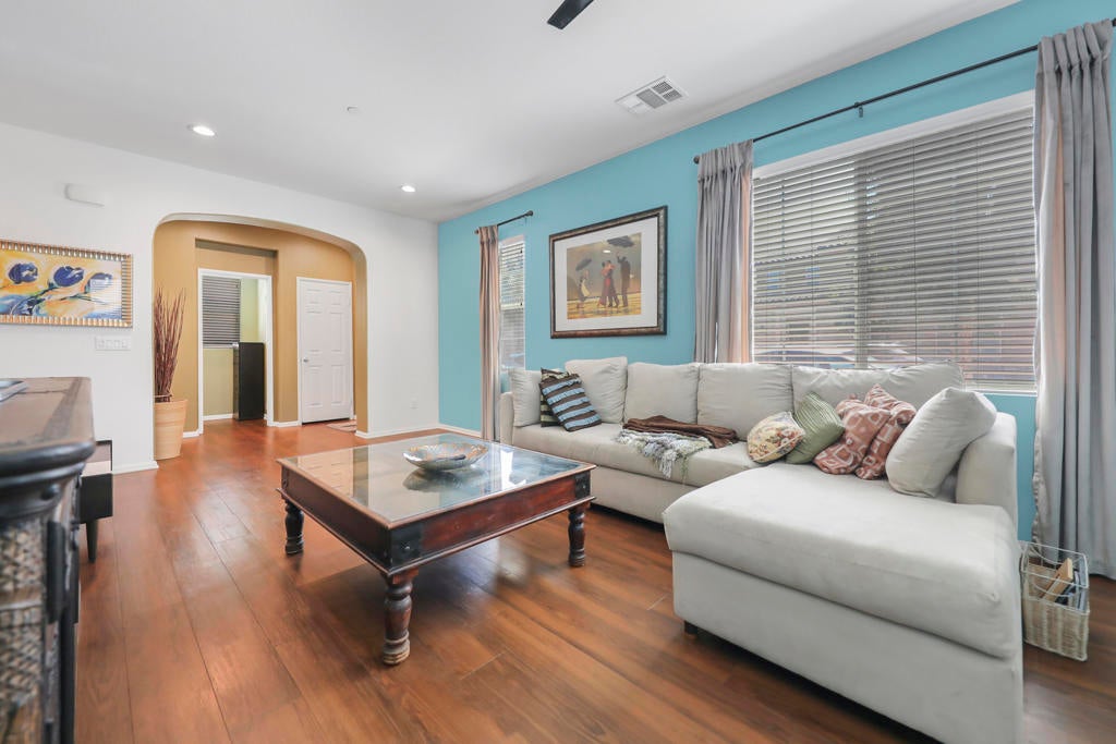 512 Calle Vibrante