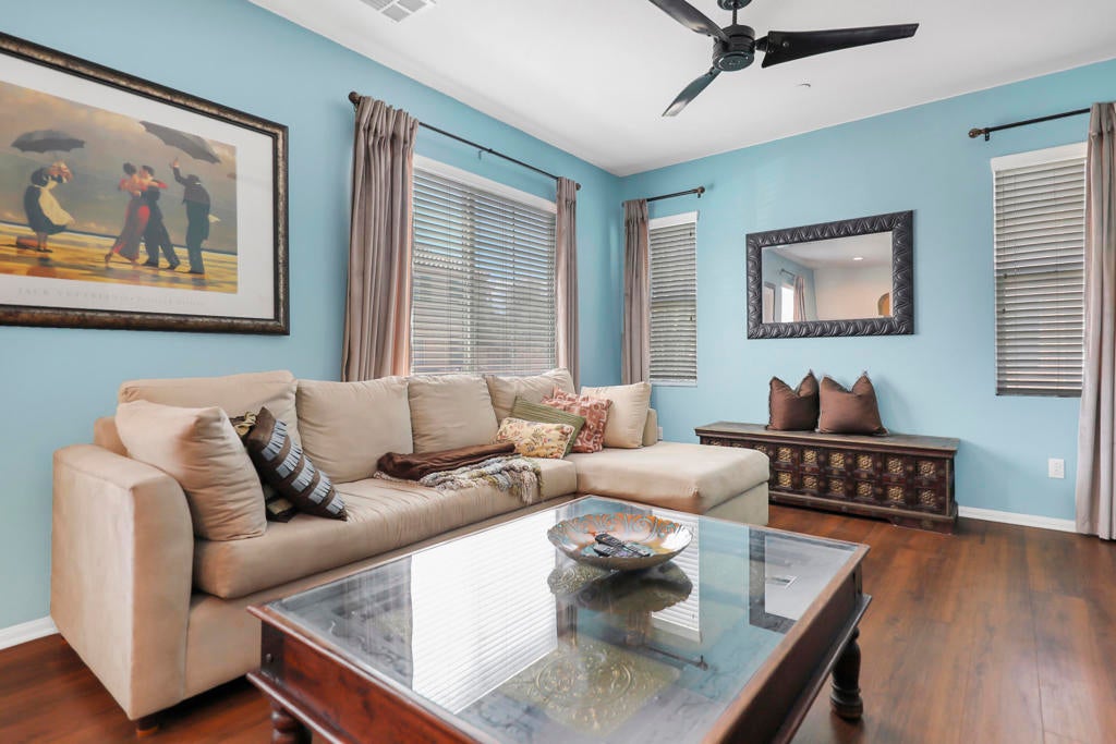 512 Calle Vibrante