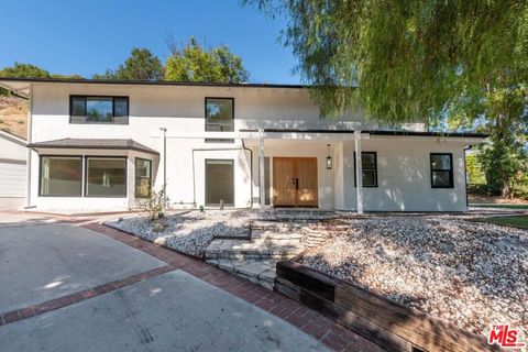 23201 Oxnard Street Woodland Hills CA 91367