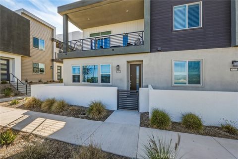 Photo of 26767 Laurel Mountain Loop, Valencia, CA 91381 (MLS # SR26029411)