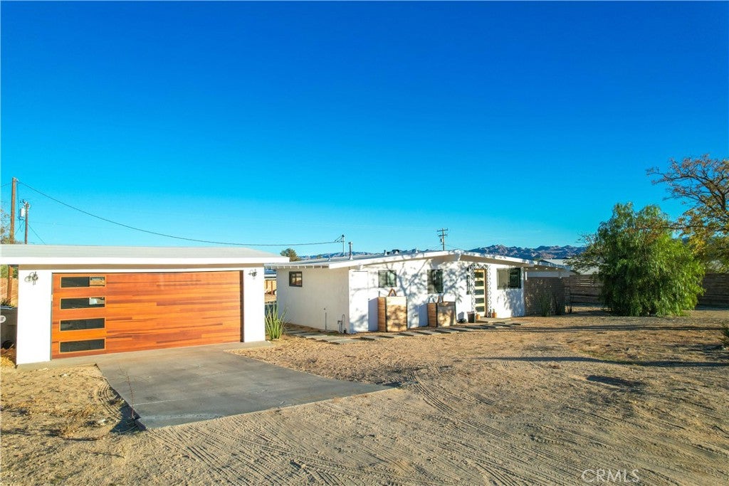 4727 Avenida La Flora Desierta