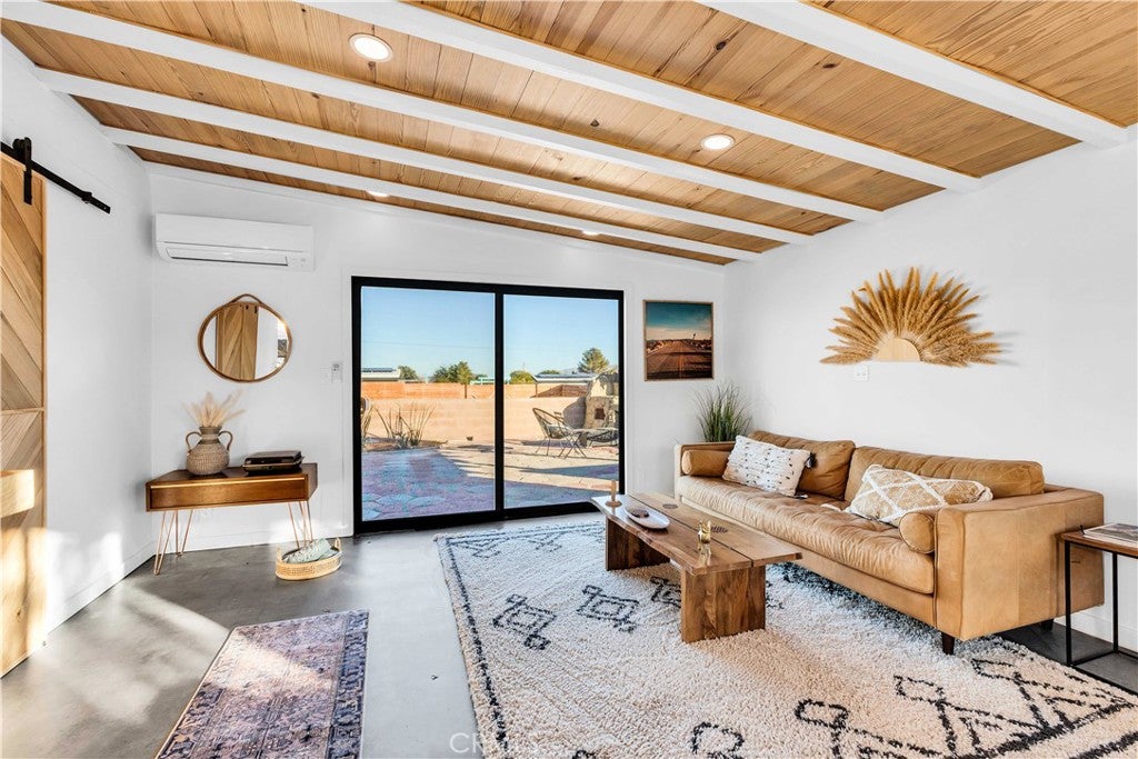 4727 Avenida La Flora Desierta