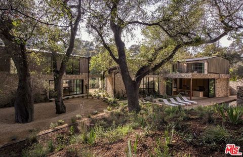 Photo of 3274 Oakdell Road, Studio City, CA 91604 (MLS # 26666919)